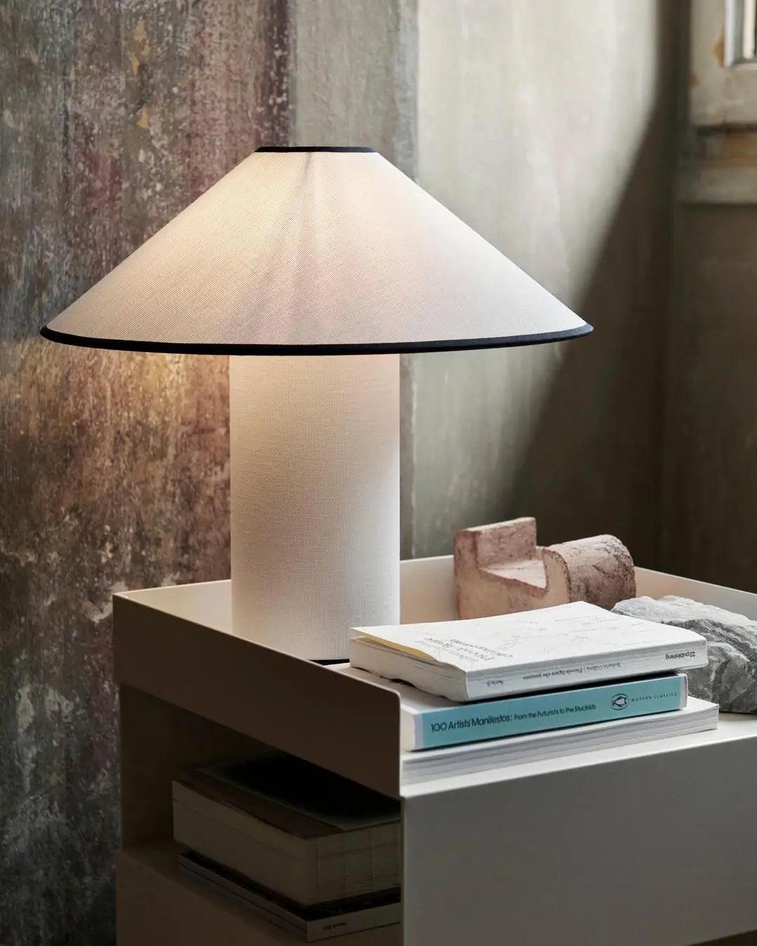Lampe de Bureau Design et Raffinée | Éclairage Doux et Décor Élégant