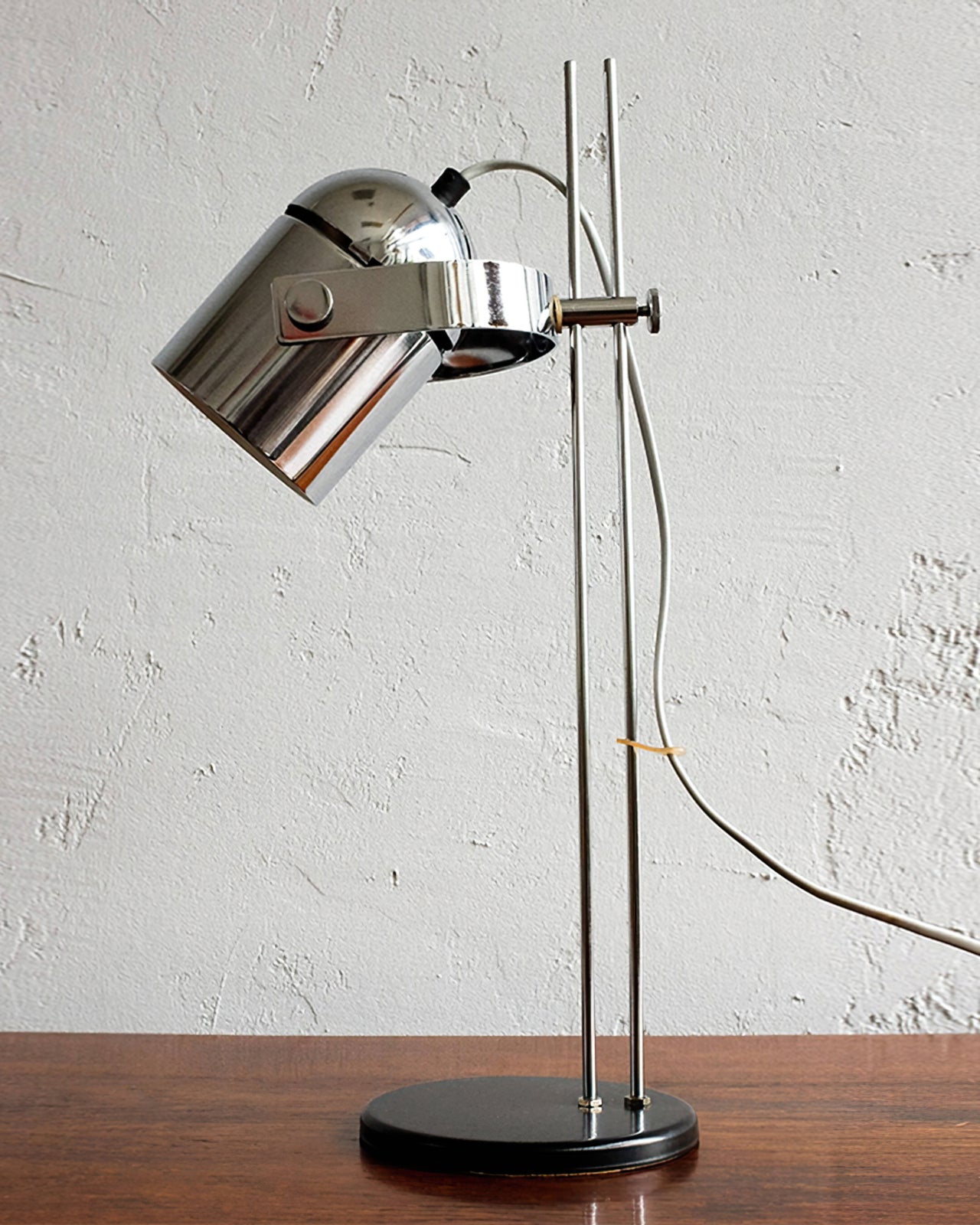 Lampe de Bureau Élégante | Design Minimaliste et Éclairage Doux
