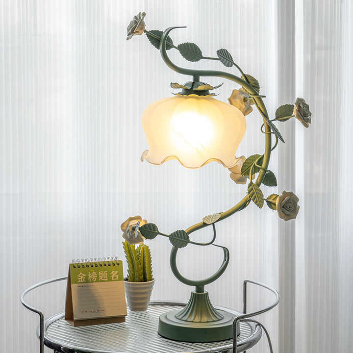 Lampe en Verre Romaine Élégante
