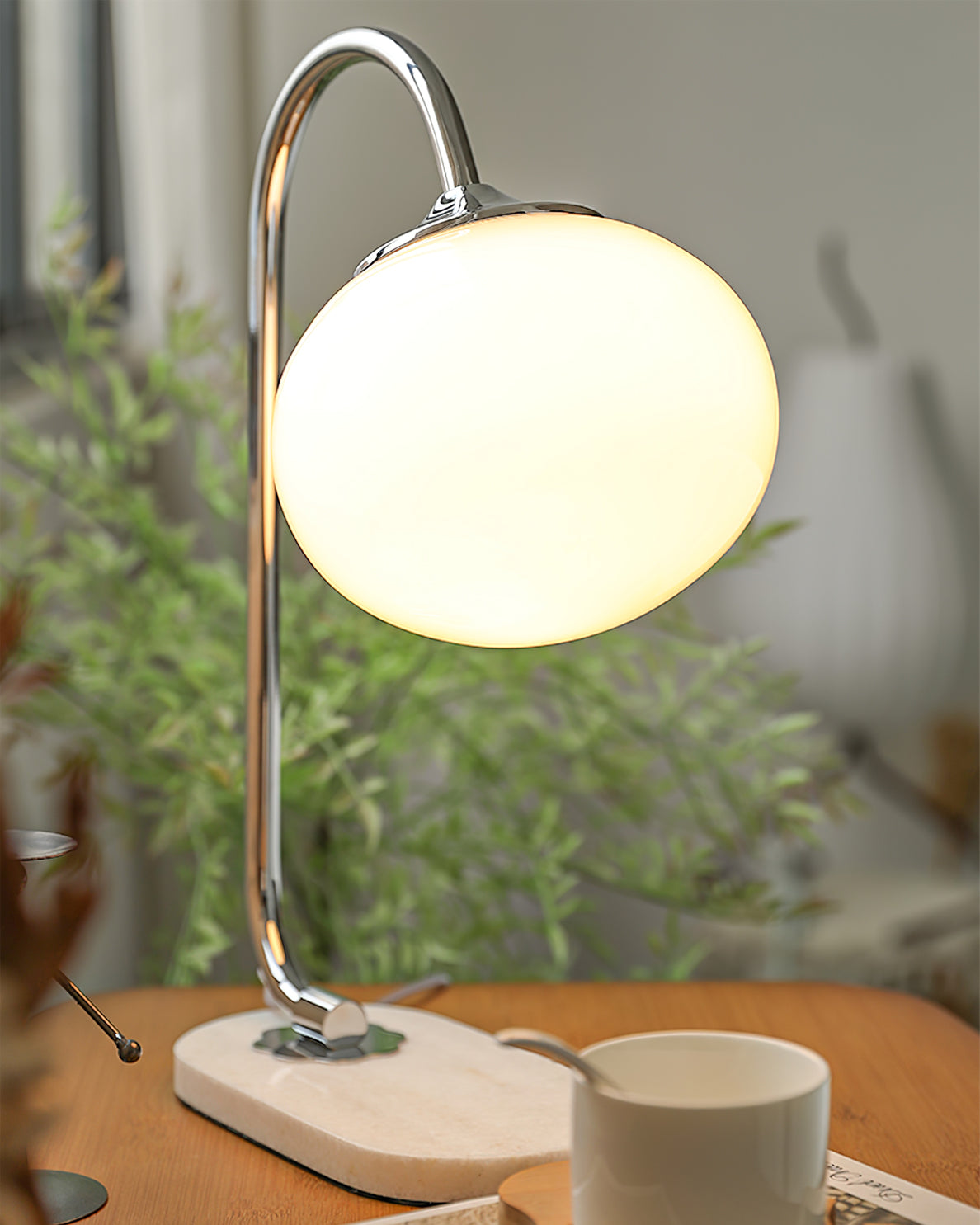 Lampe de Bureau Colorée en Verre | Finition Or et Abat-jour Fuchsia