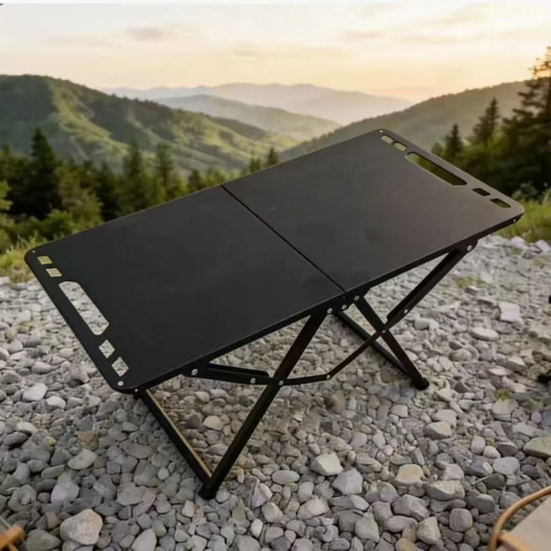 Table multifonctionnelle pliante stable et pratique pour intérieur et extérieur 2