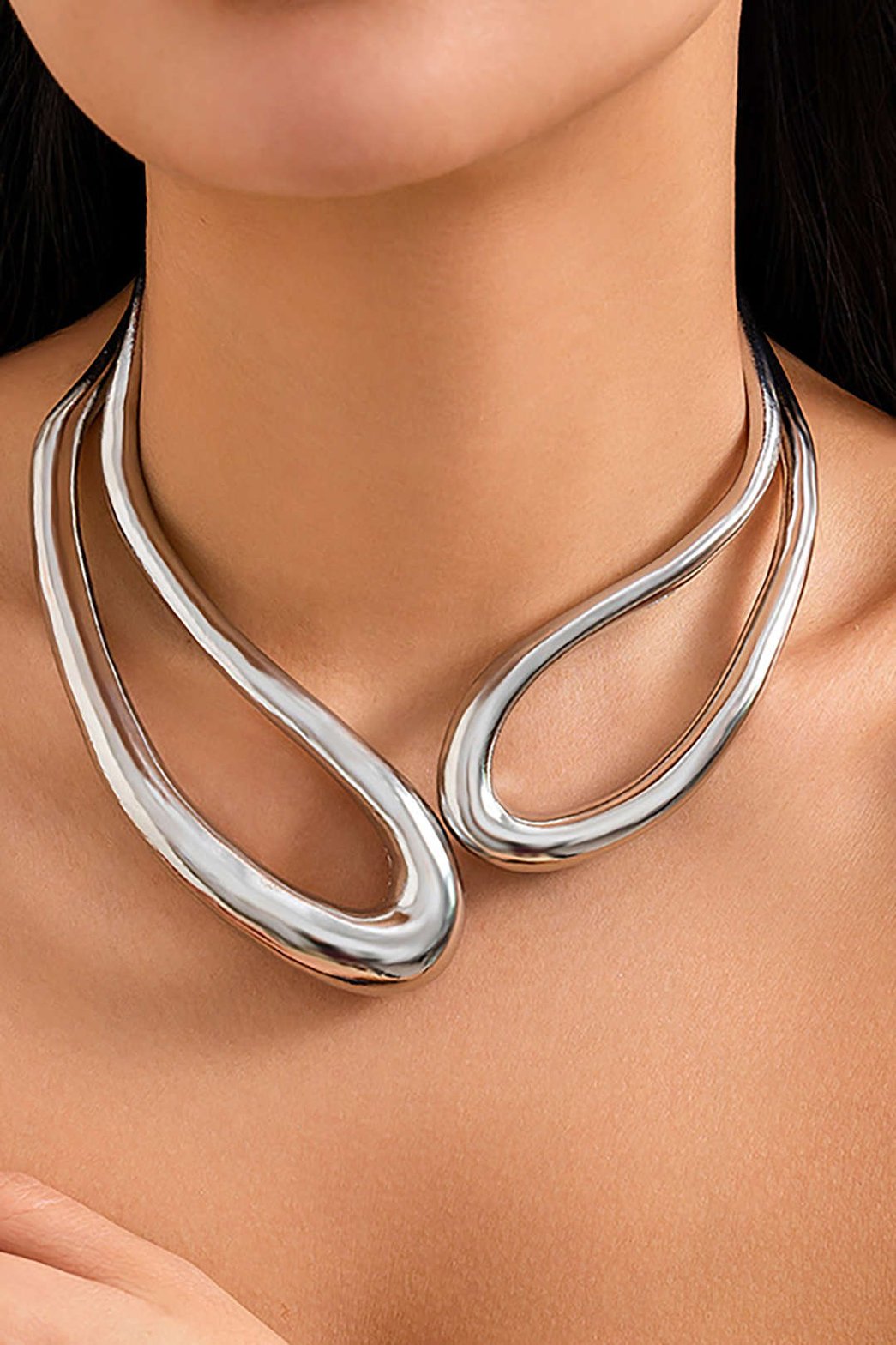 Collier Élégant au Cou Minimaliste