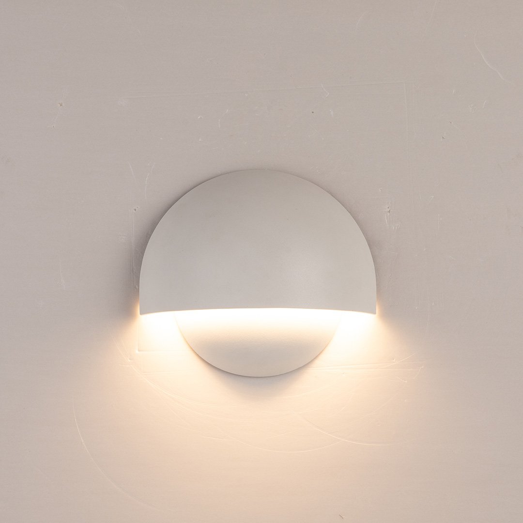 Lampe Murale LED Extérieur | Éclairage Solaire Robuste et Étanche