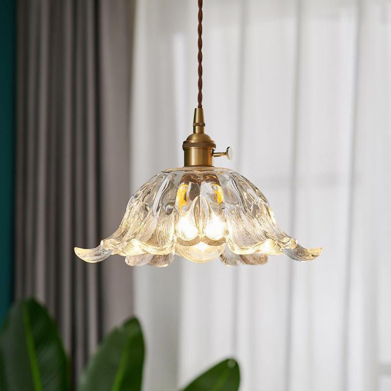 Luminaire Suspendu en Verre Délicat avec Ornements Dorés