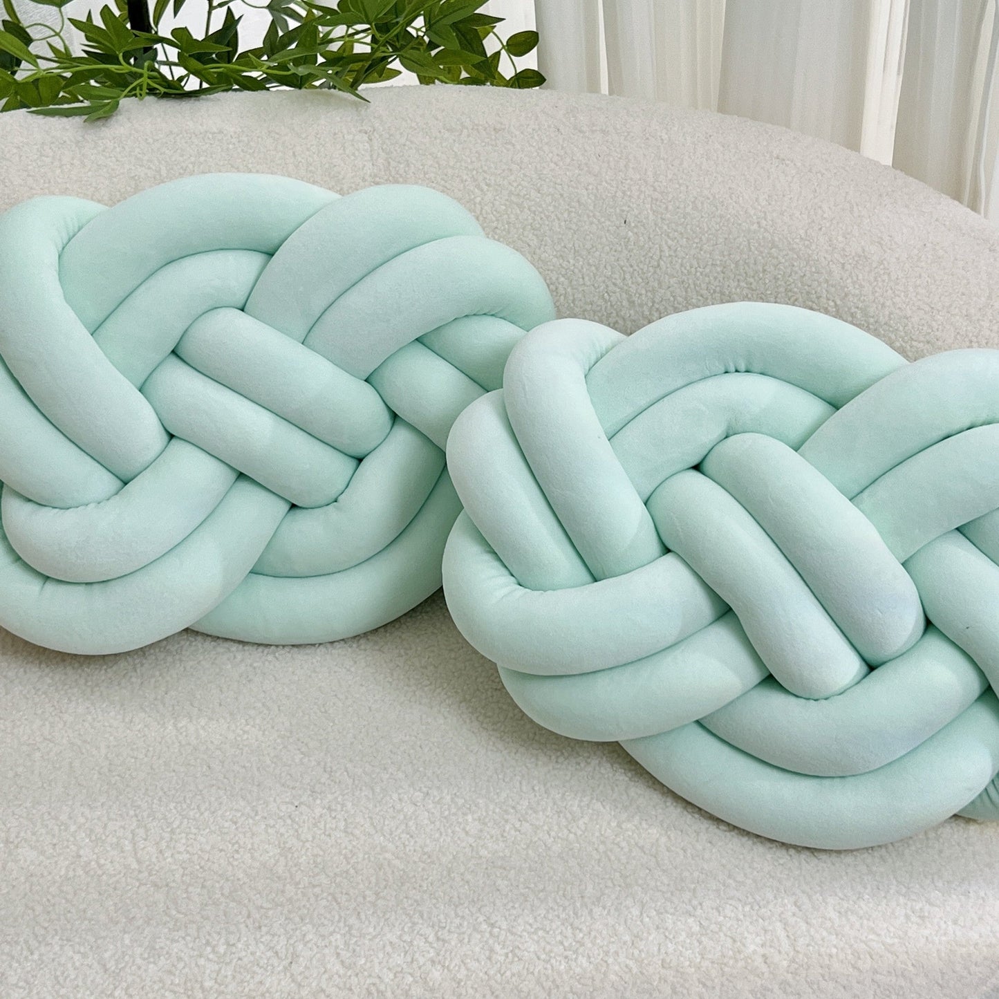 Coussins Mignons en Peluche pour Décorer Votre Maison