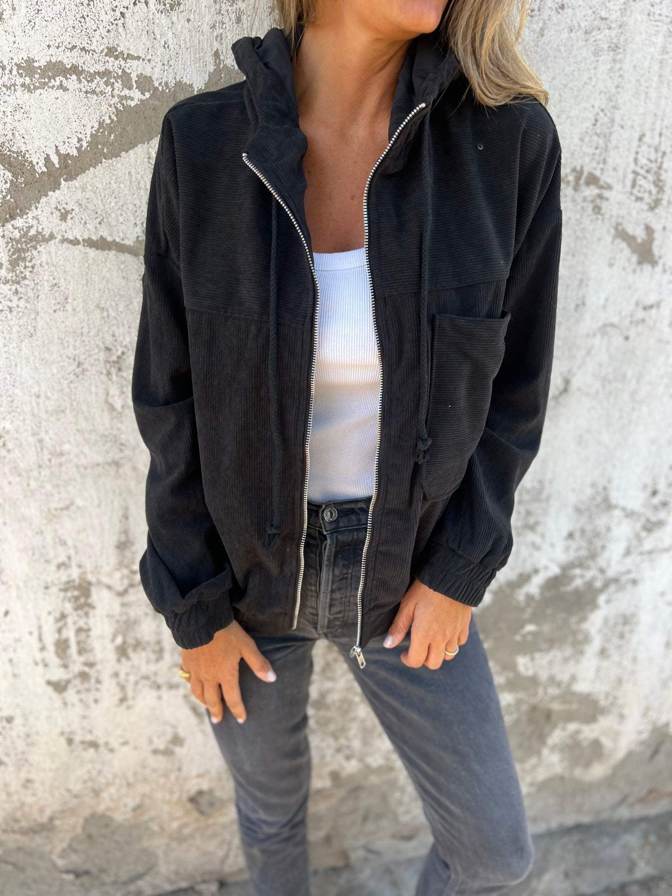 Veste à capuche zippée avec poche réversible ➡️ Parka à capuche zippée avec poches côté