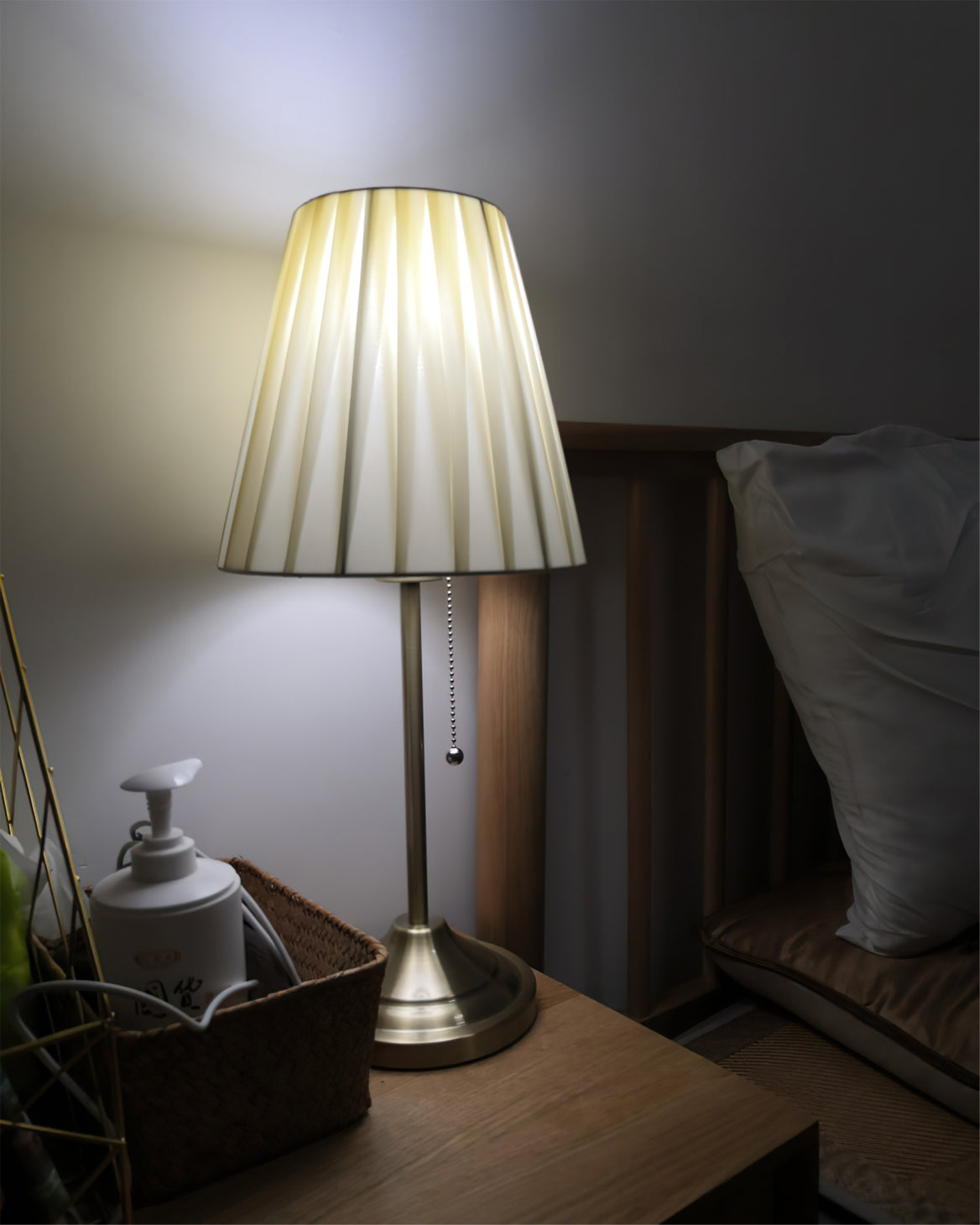 Lampe de Table Design en Laqué | Éclairage Doux et Décor Raffiné
