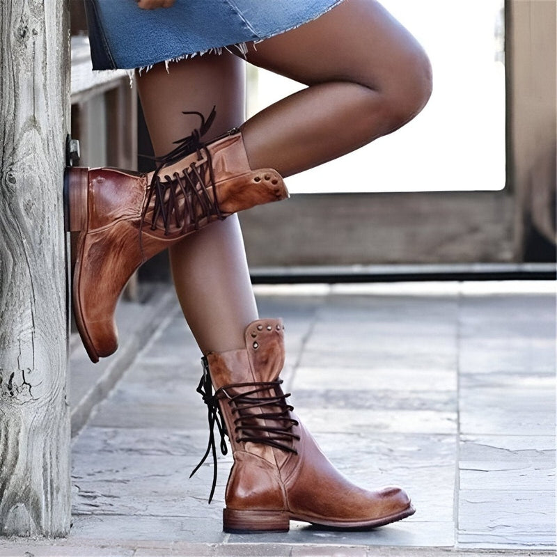 Bottes mi-mollet à lacets pour femmes avec détails cloutés 1