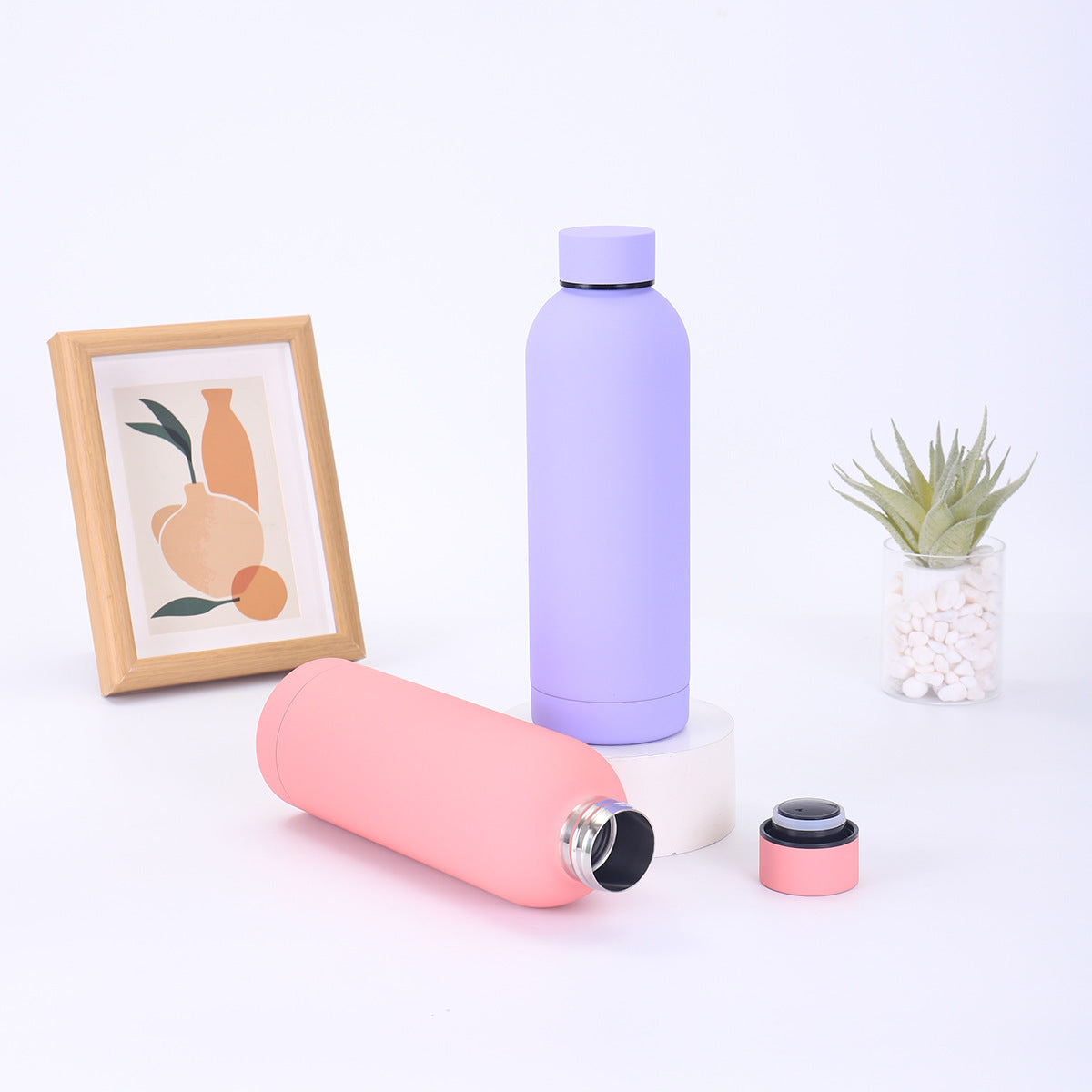 Bouteille Isotherme Femme Design Moderne 3