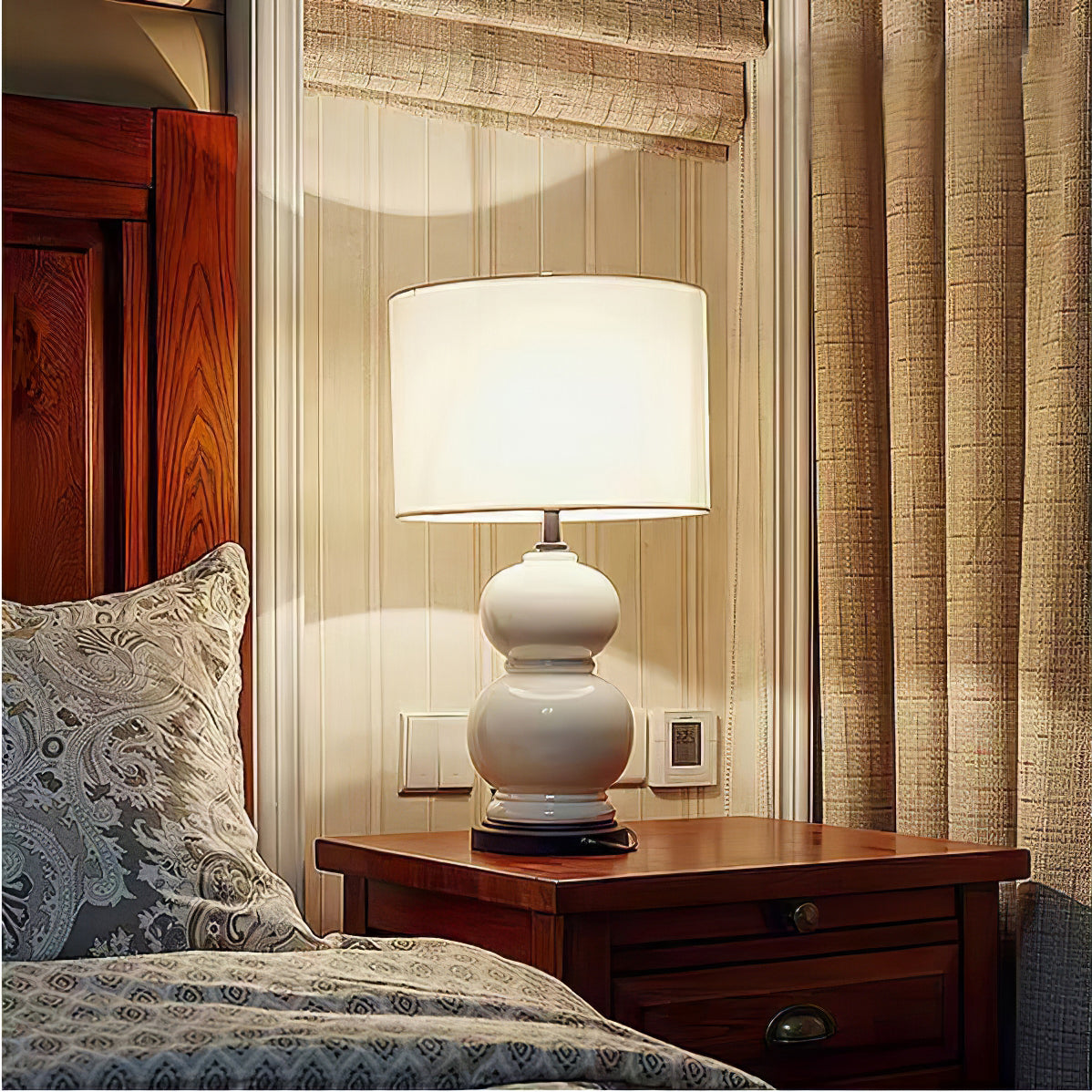 Lampe de Bureau en Porcelaine Élégante et Réglable