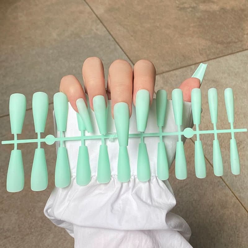Ongles Semi-Permanents Élégants - 13 Teintes au Choix