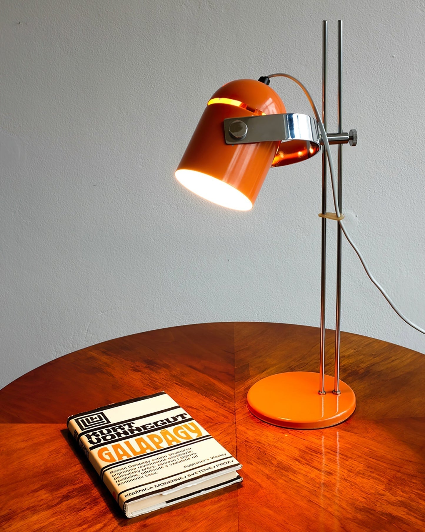 Lampe de Bureau Élégante | Design Minimaliste et Éclairage Doux