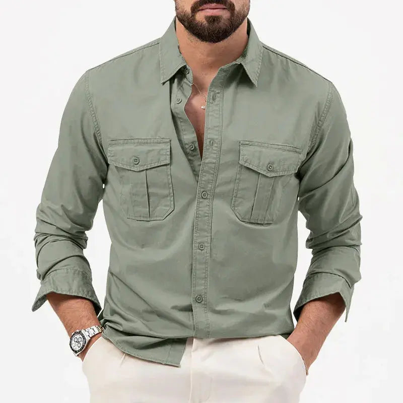 Chemise élégante coupée classique avec charme intemporel
