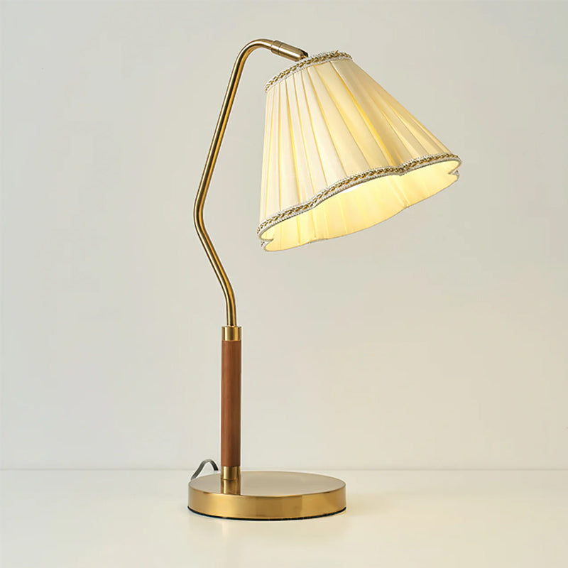 Lampe de Bureau en Soie Raffinée | Base Chromée et Style Chic