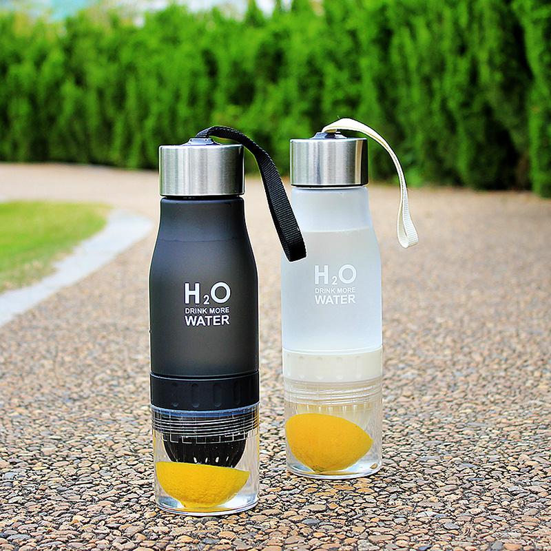 Bouteille d'Eau avec Infuseur de Fruits et Pressoir - BlxckFR