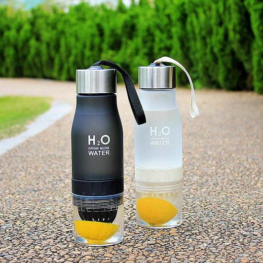 Bouteille d'Eau avec Infuseur de Fruits et Pressoir - BlxckFR
