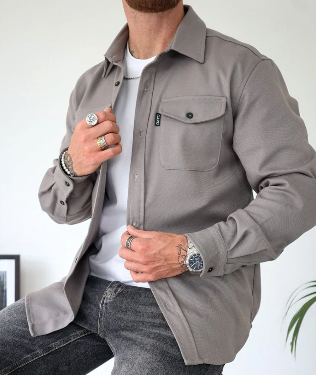 Veste homme élégante à boutons dorés