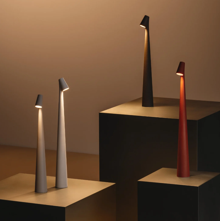 Lampe de Table Élégante en Verre Opalin et Métal Chromé