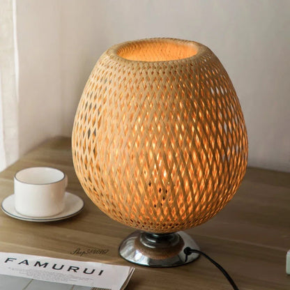 Lampe de Table Vintage Artisanale en Bois Durable 1