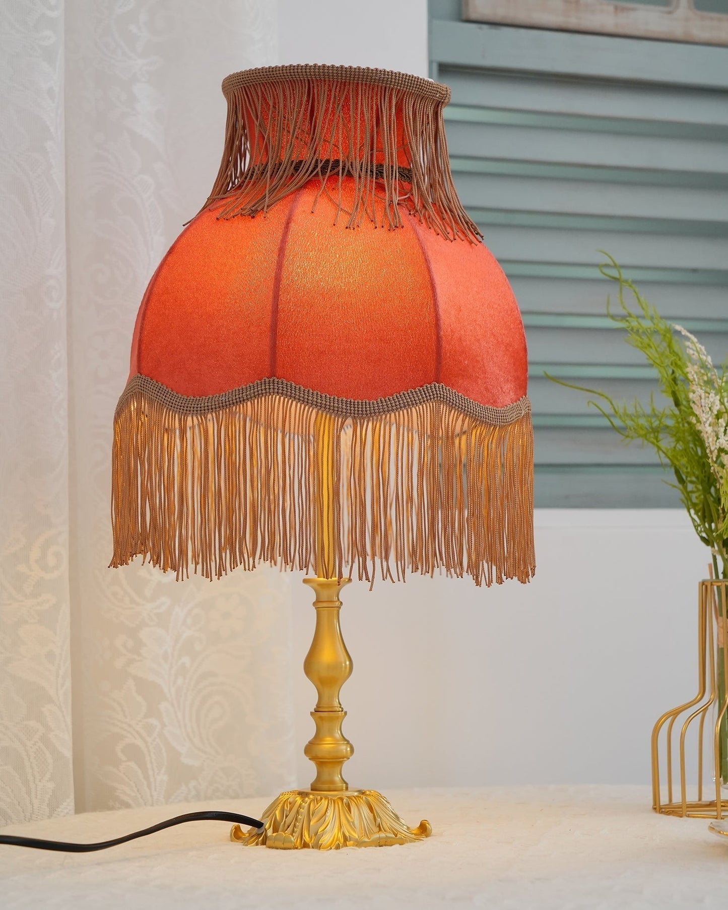 Lampe Laiton Chic à Franges | Éclairage Doux et Raffiné