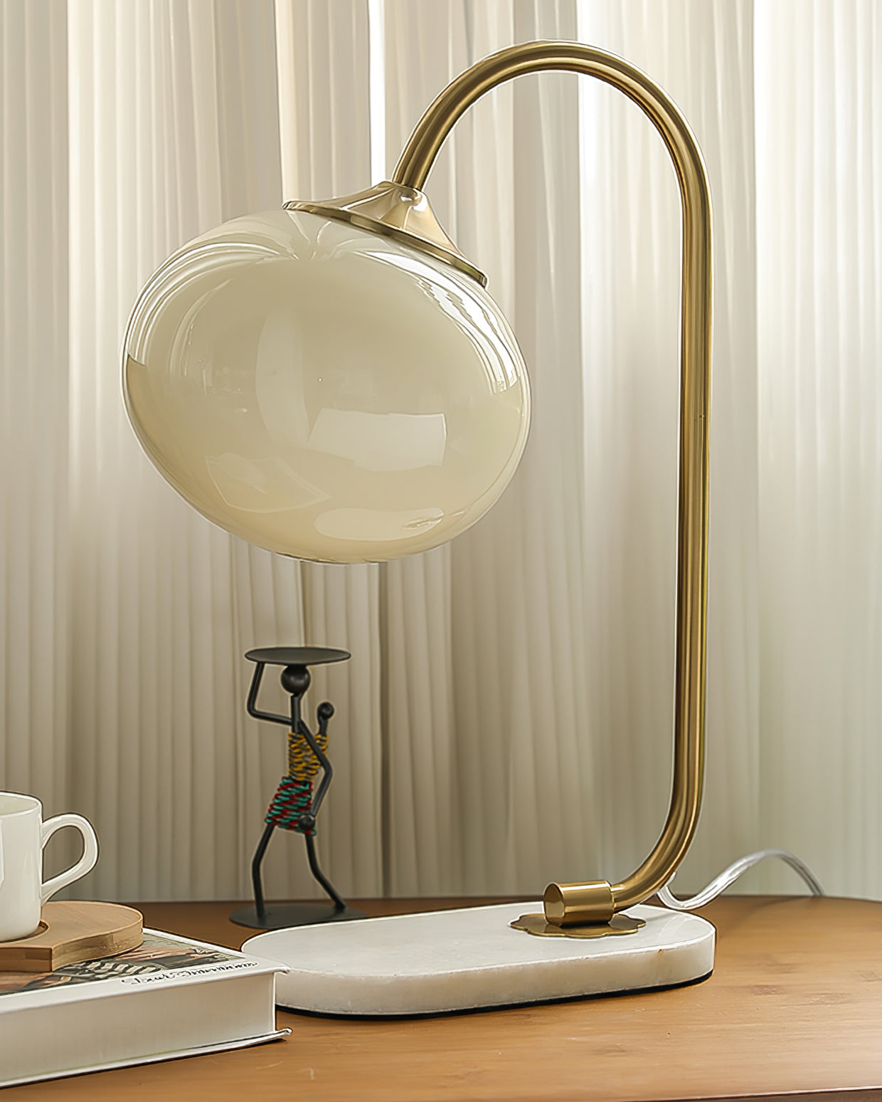 Lampe de Bureau Colorée en Verre | Finition Or et Abat-jour Fuchsia