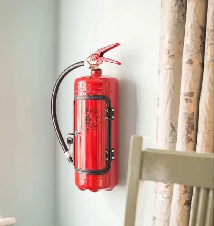 Mini-Bar Caché Design Extincteur Élégant 8