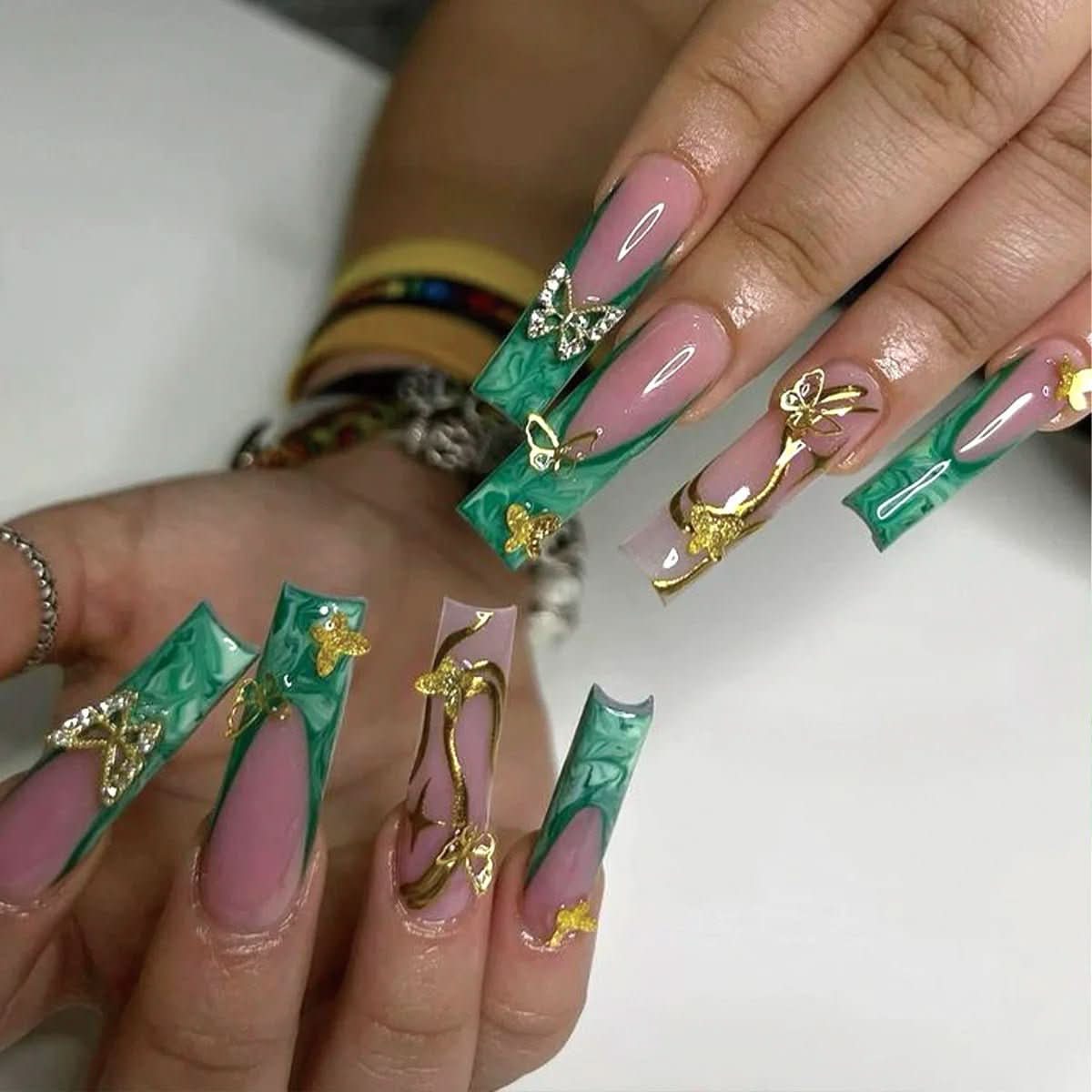 Ongles Auto-Adhésifs Roses Luxe | Facile à Appliquer et Raffinés