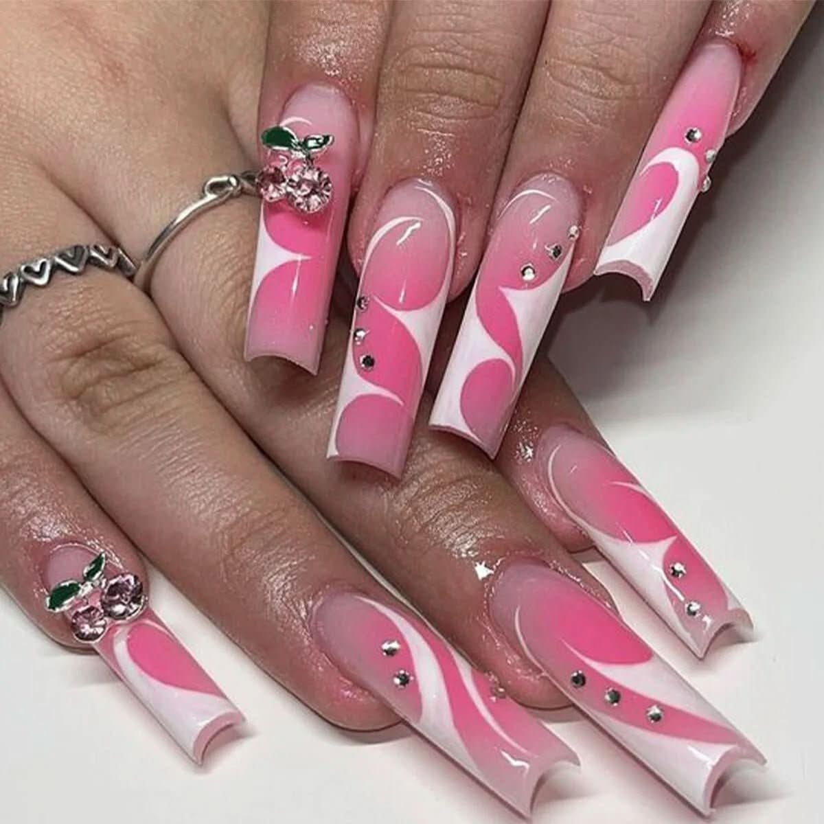 Ongles Auto-Adhésifs Roses Luxe | Facile à Appliquer et Raffinés