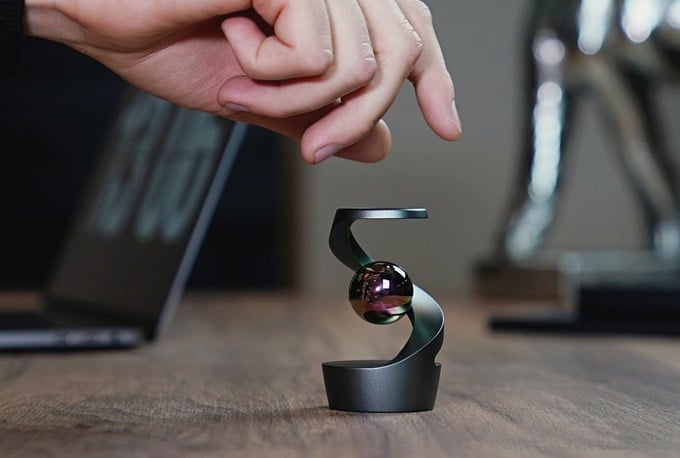 Objet de Bureau KinetiSphere Design Innovant 1