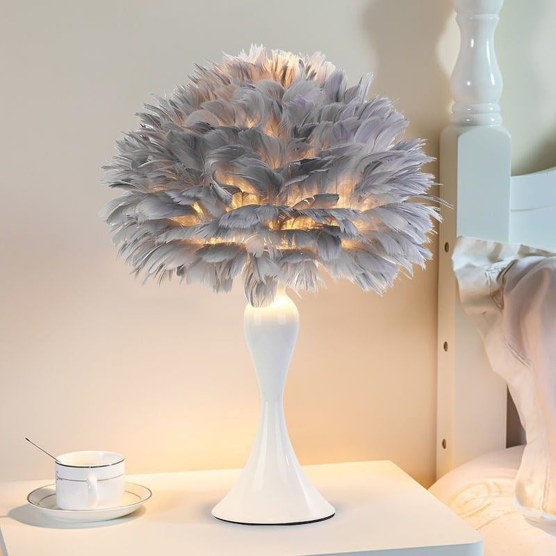 Lampe de Table Décorative en Plumes Blanc Style Scandi