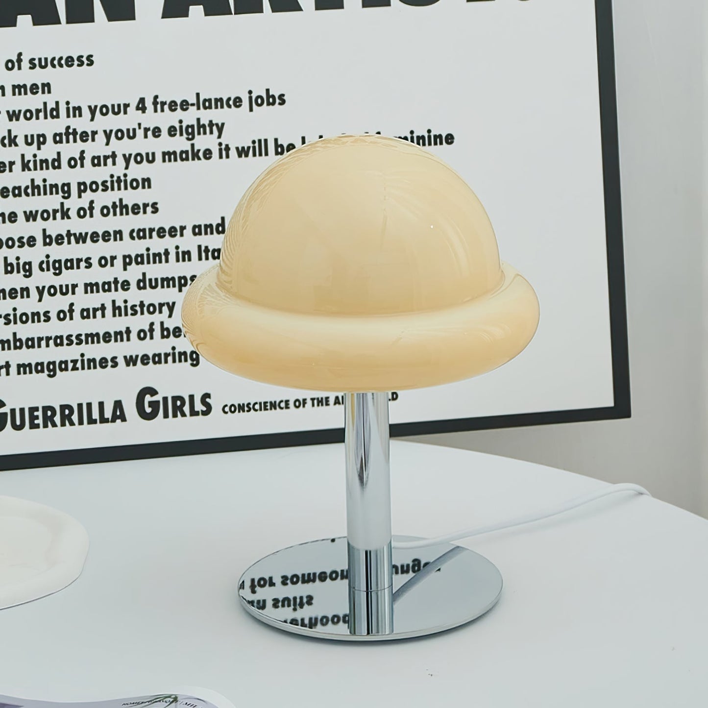 Lampe de Table Design Futuriste en Verre Transparent