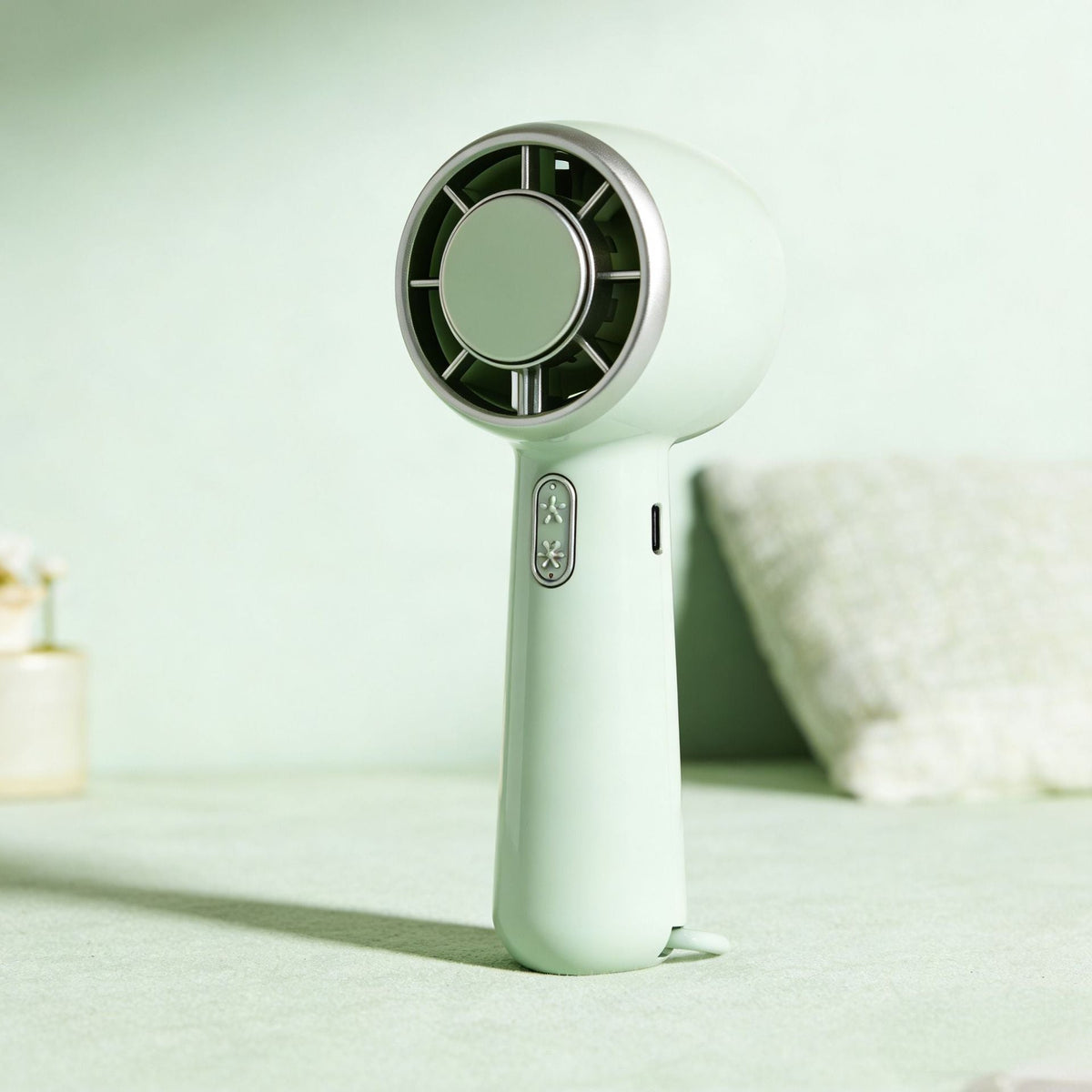 Ventilateur Portable Rechargeable avec Inclinaison Réglable 4