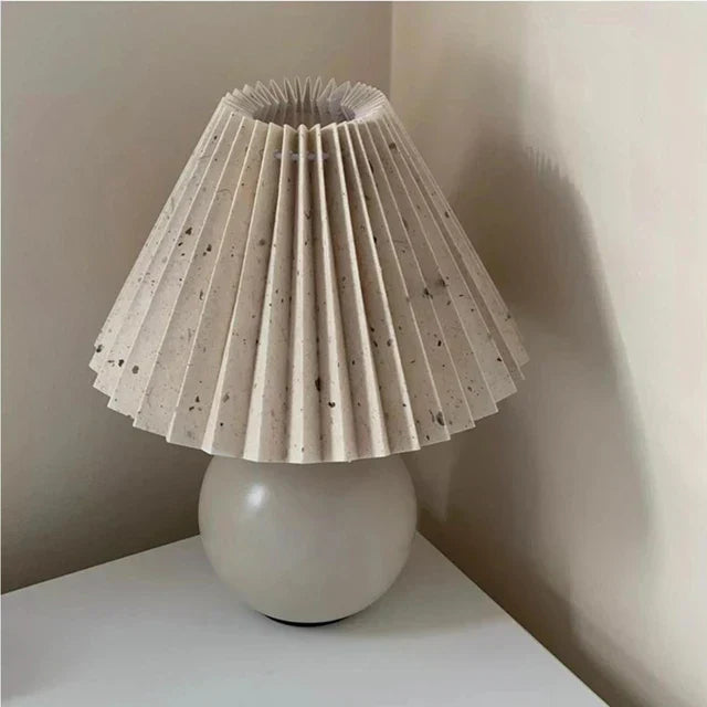 Lampe de Table Élégante aux Ombres Plissées - Éclairage de Chevet Rétro Charmant