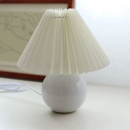 Lampe de Table Élégante aux Ombres Plissées - Éclairage de Chevet Rétro Charmant