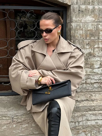 Manteau Court Femme Élégant avec Épaules Rembourrées - Foivo