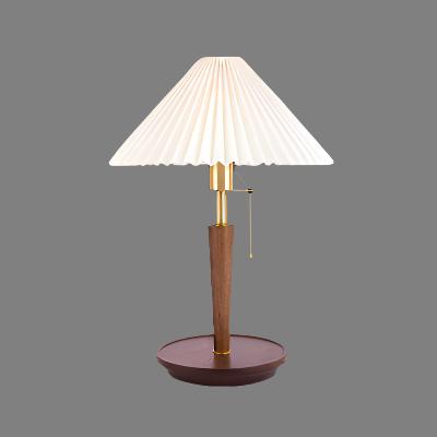 Lampe de Table en Bois Traditionnel avec Abat-Jour Élégant