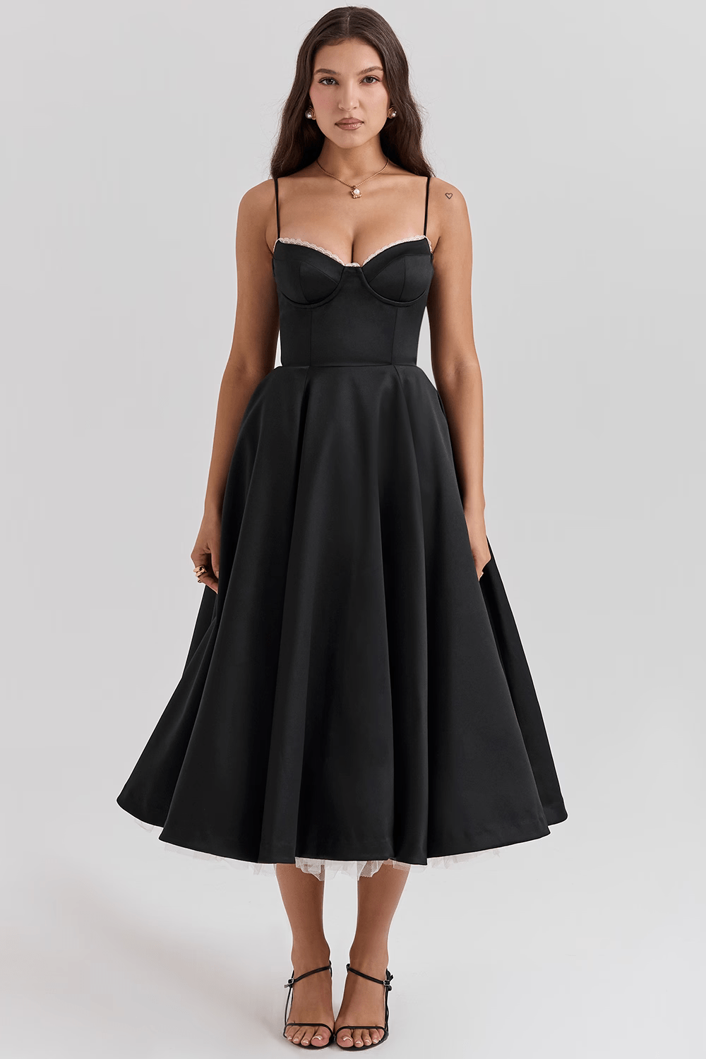 Robe Soirée Luxe en Satin Élégant