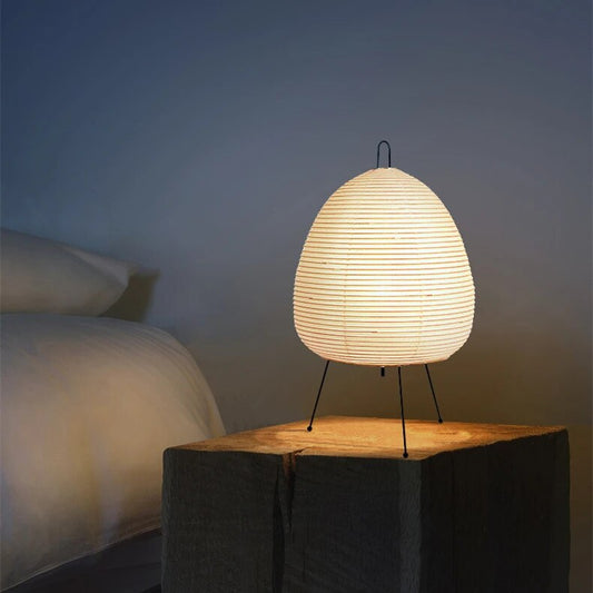 Lampe de Table Élégante en Papier de Riz - LED Déco Exotique avec Pied Bois - Foivo
