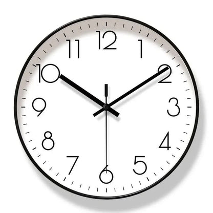 ScandiClock cadre noir cadran blanc